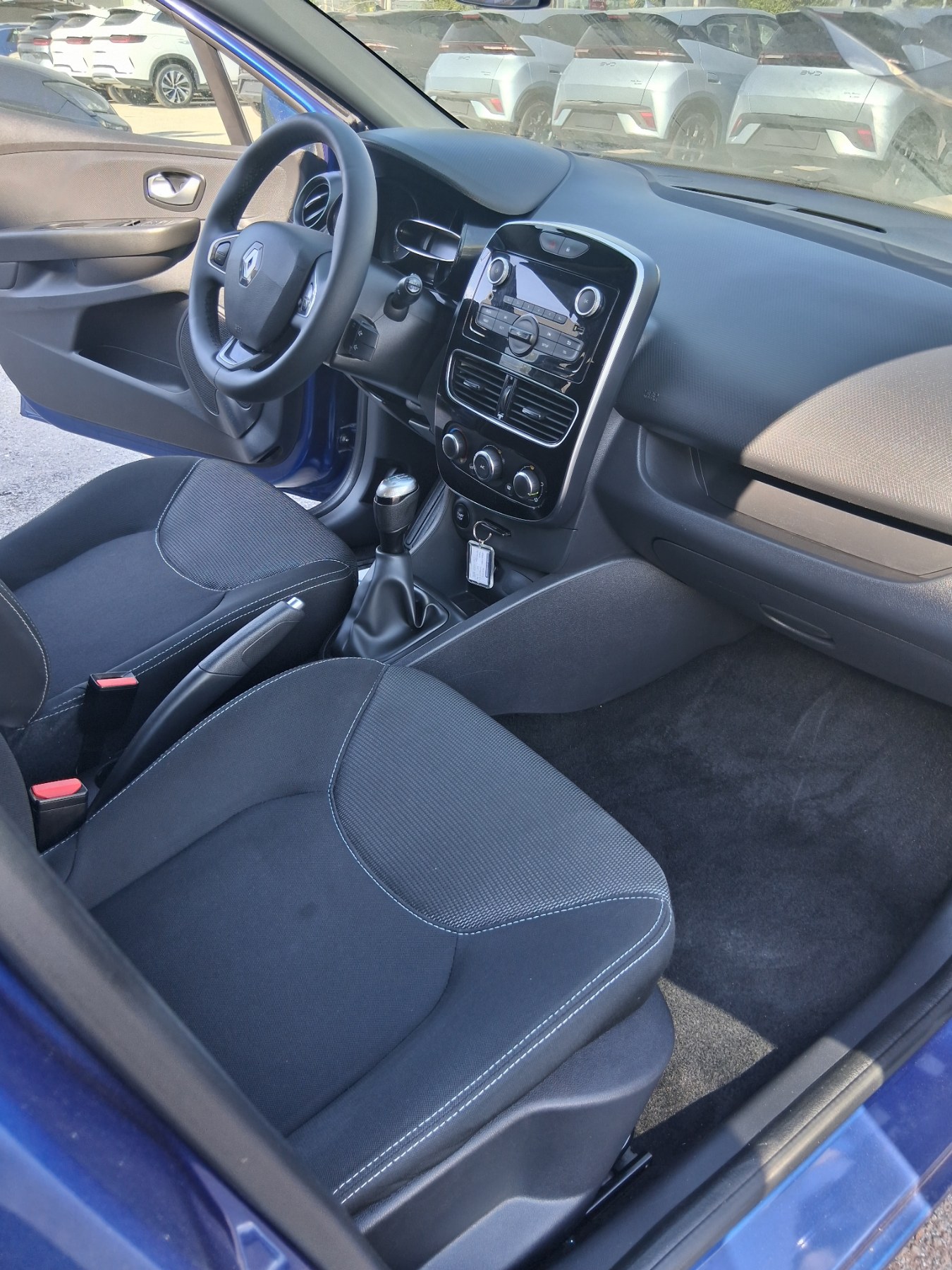 
								RENAULT CLIO full									