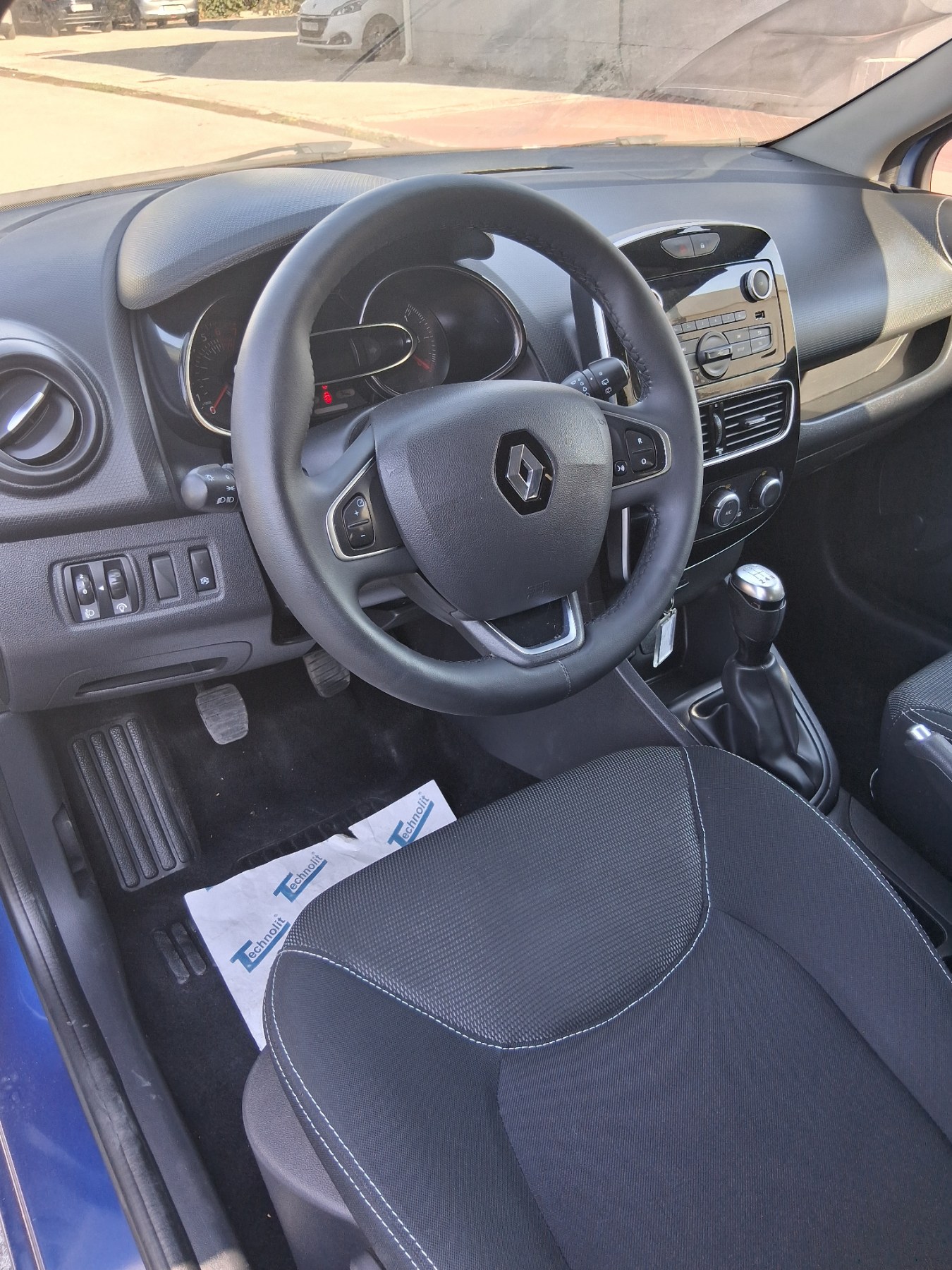 
								RENAULT CLIO full									