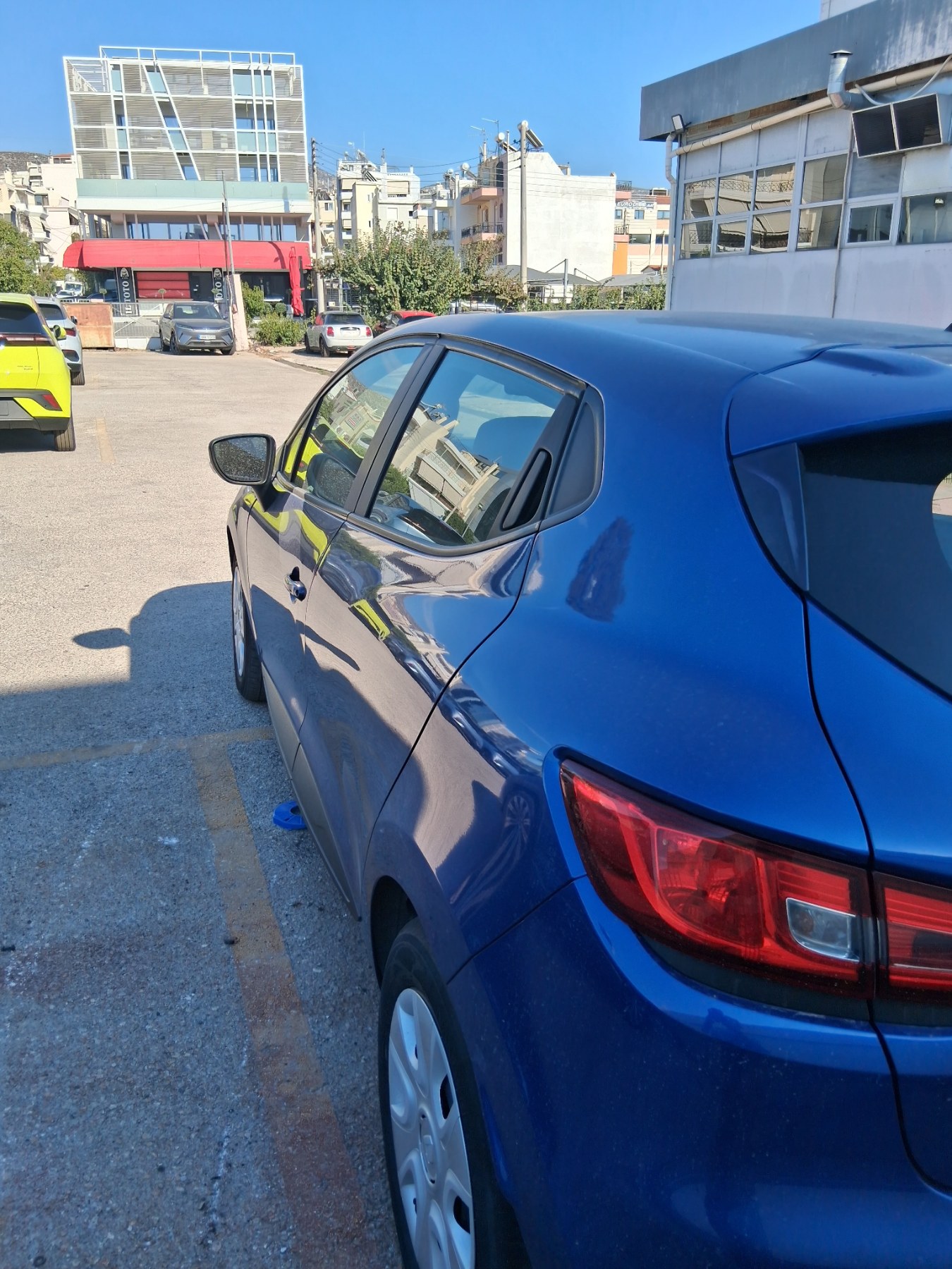 
								RENAULT CLIO full									