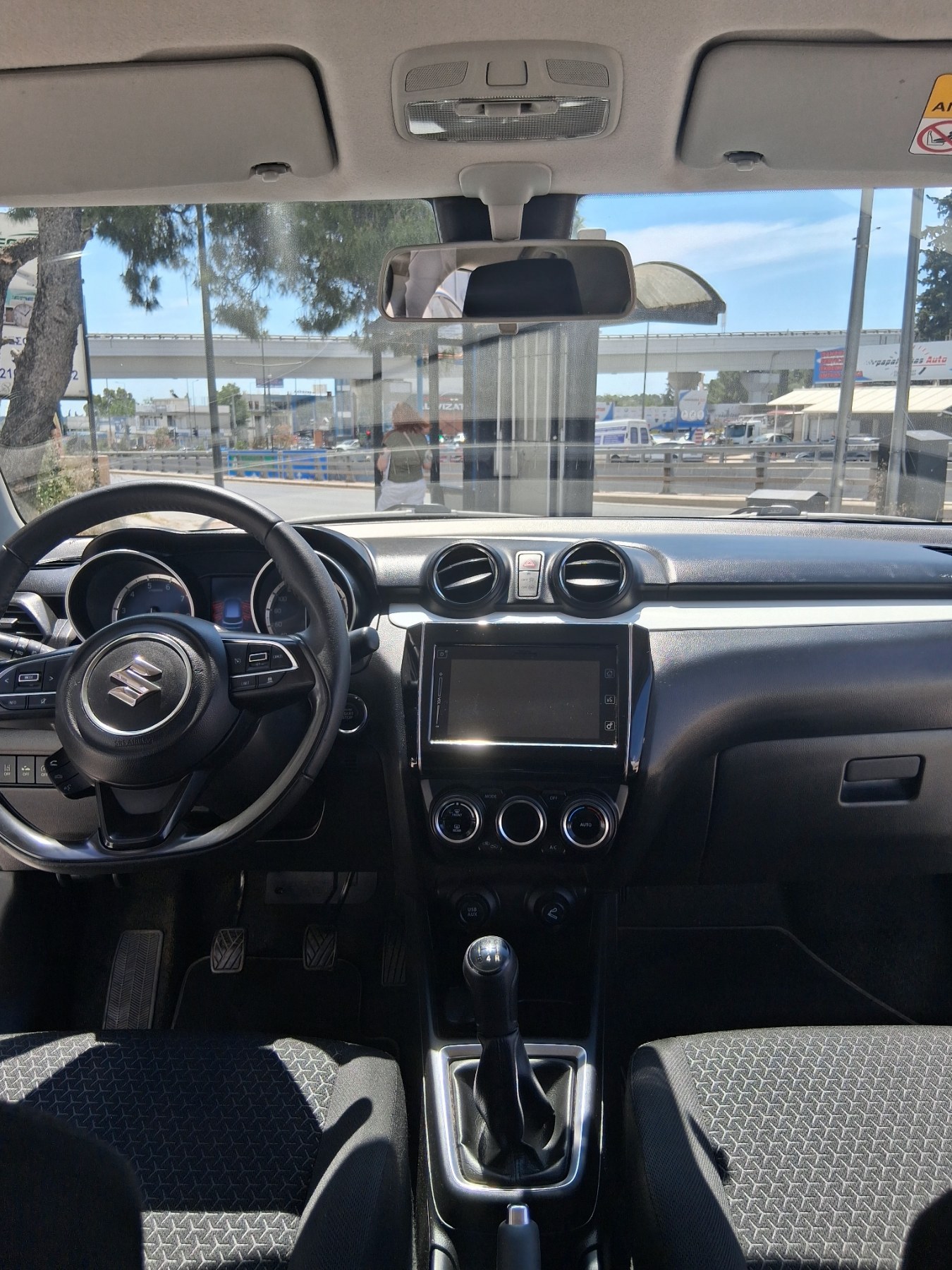 
								SUZUKI SWIFT full									
