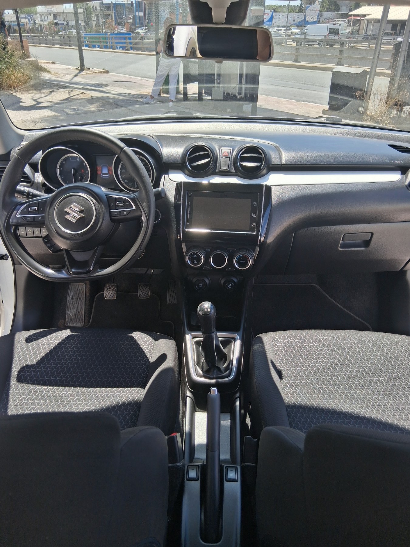 
								SUZUKI SWIFT full									
